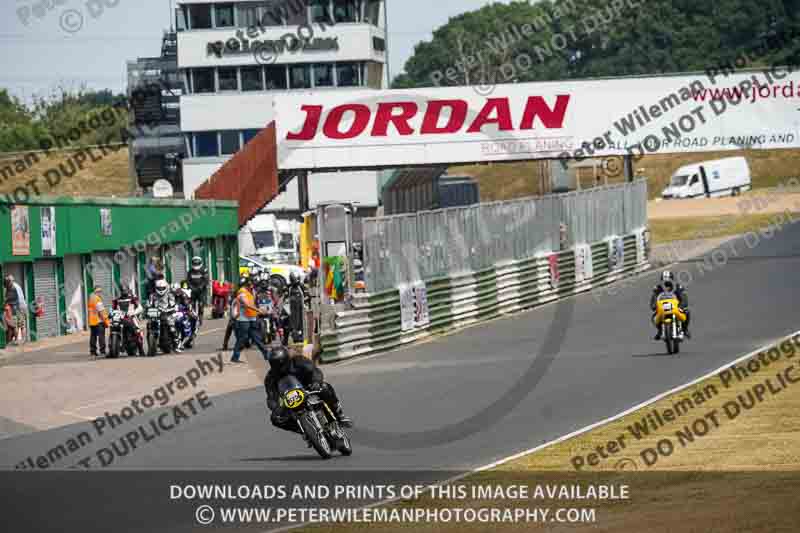 Vintage motorcycle club;eventdigitalimages;mallory park;mallory park trackday photographs;no limits trackdays;peter wileman photography;trackday digital images;trackday photos;vmcc festival 1000 bikes photographs